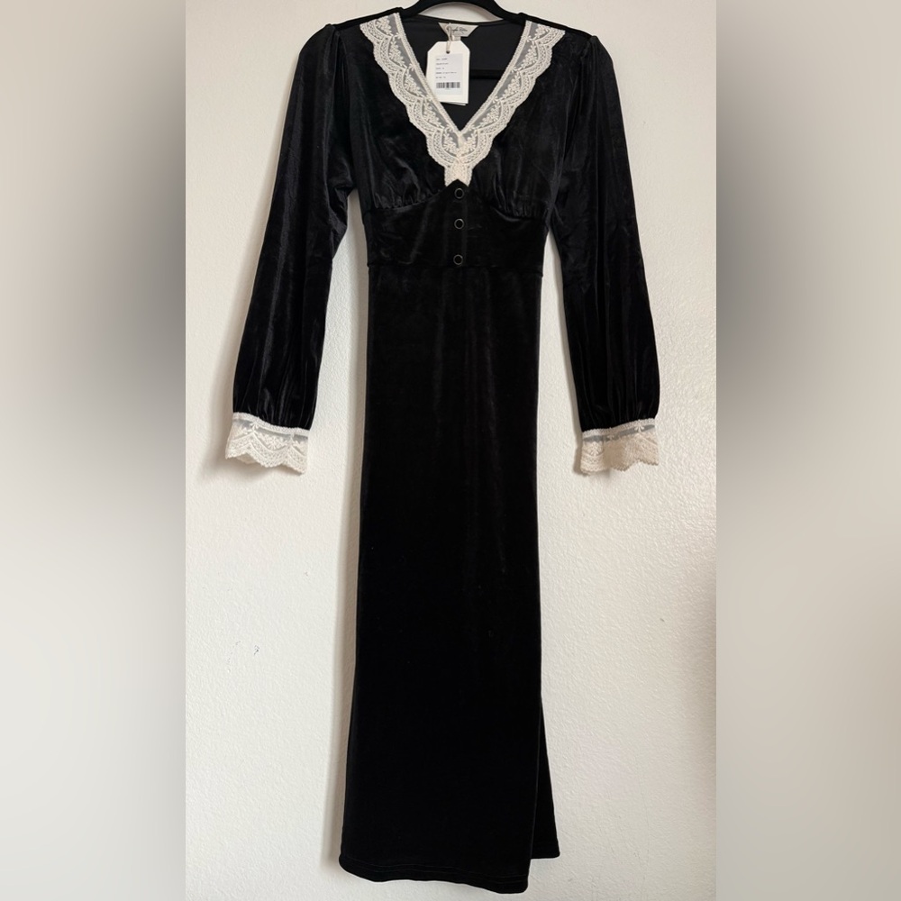 KRISTEN ELEGANT V-NECK CONTRASTING LACE VELVET DRESS SIZE MEDIUM